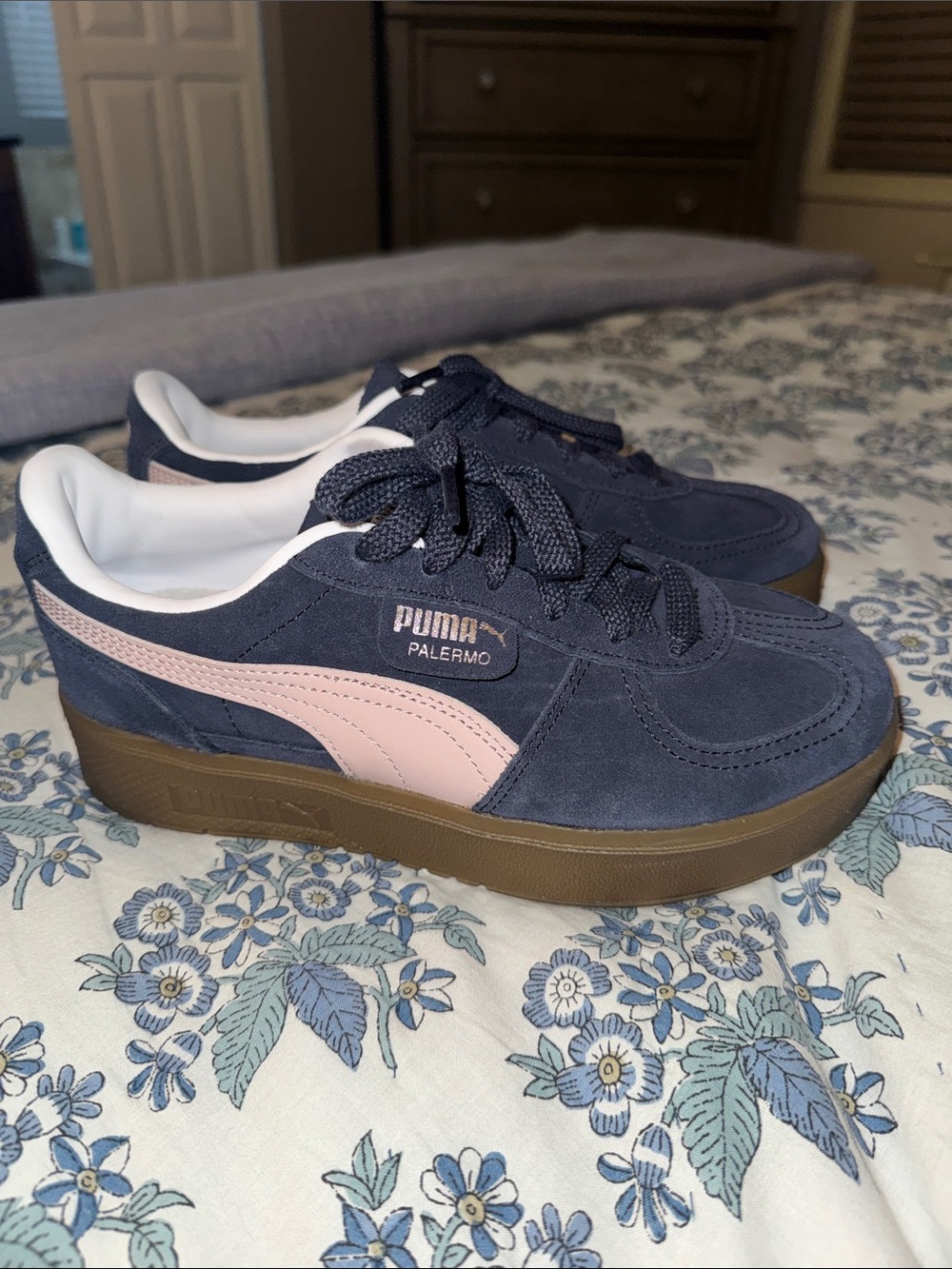 Puma Palermo Platform Navy Sueded Sneakers with Pink Stripe, Sz. 8.
